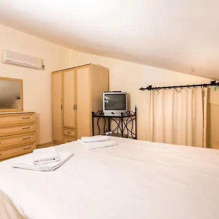 Delightful Flat Close To Public Beach With Shared Pool And Terrace With A Stunning View In